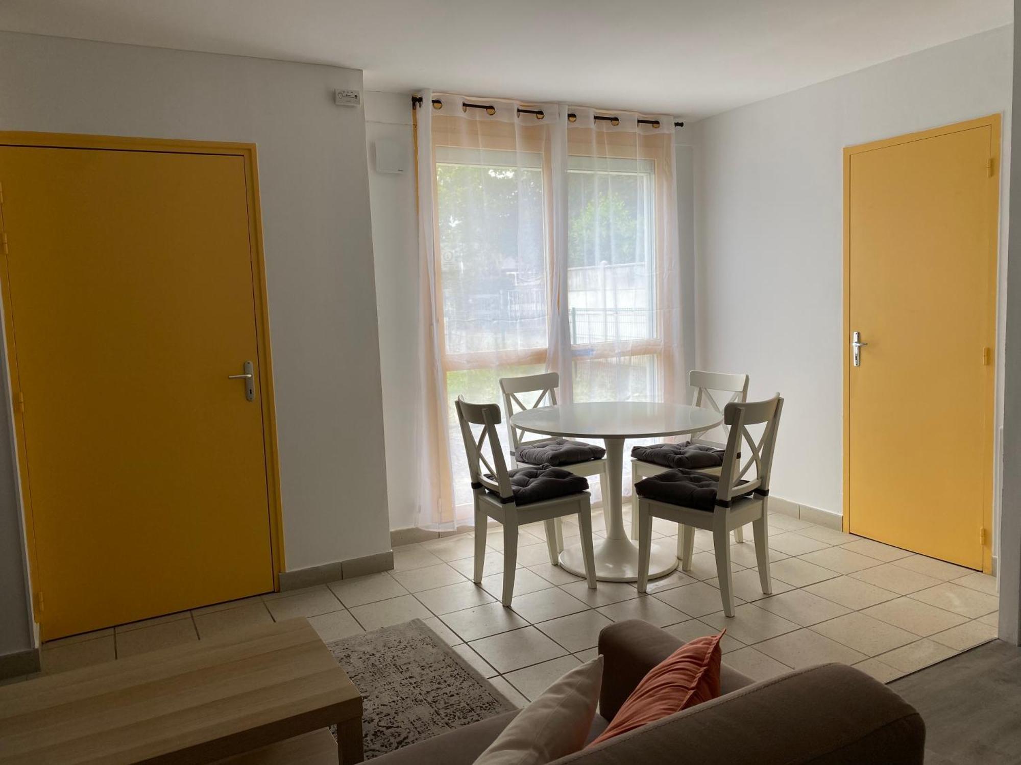 Maison Spacieuse Et Confortable 100M2 Avec Jardin Val-de-Reuil Exterior foto